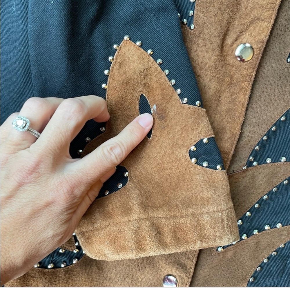 Vintage Roaman’s Western Fringe Jacket
Channel your inner Cowgirl! - Picture 5 of 8